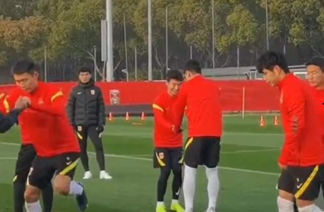 国足记者爆料视频,揭秘国足备战幕后故事  第1张